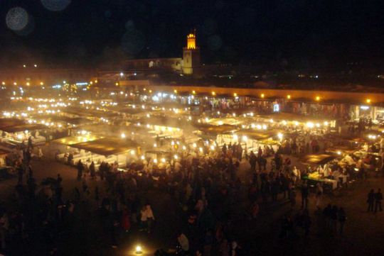 Pictures from Marrakesh: The square at night