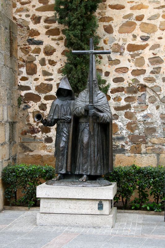 Cáceres religious statues