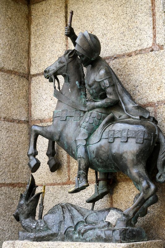 Statues in Cáceres