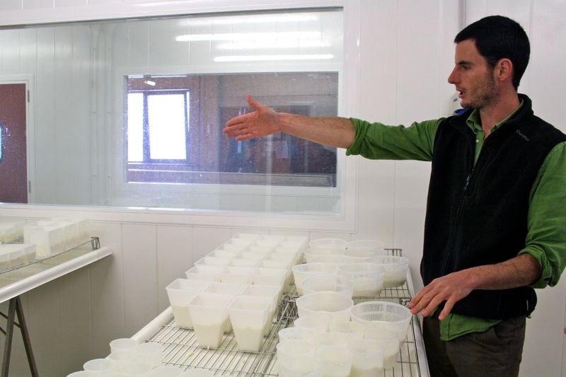 Ruben Valbuena explaining Cheeses