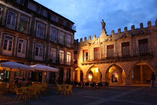 Oliveira Square as night falls.