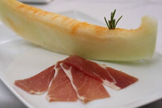 Cured ham and melon