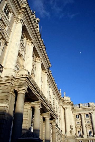 Madrid Palacio Real in the evening