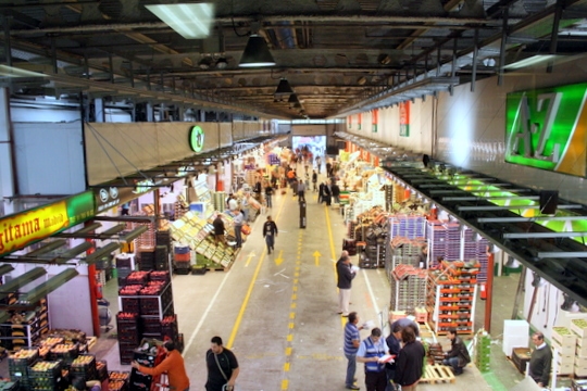 Mercamadrid's produce area from above, with stalls on either side of a large center aisle.