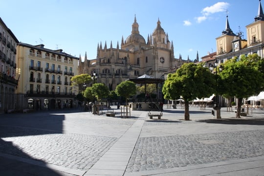 A wide view of Segovia's Plaza Mayor, with the Gothic cathedral on the far end.