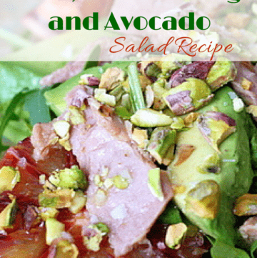 This Spanish salad recipe takes greens to a whole new level of delicious! This quick, easy and super healthy salad is my go-to plan for an fast dinner!