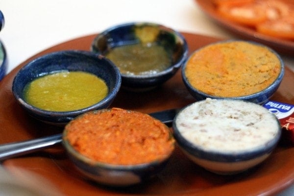 These are the delicious spreads to top your toast at La Recova, one of our favorite places for breakfast in Malaga