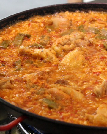 Debunking Spanish food myths: paella.