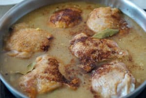 Chicken in white wine sauce with cinnamon on top