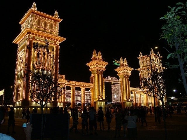 The Real de la Feria at night