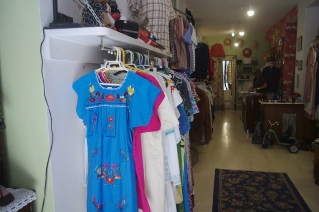 A wonderful choice of vintage clothes in Malaga at Epoca Segunda Mano