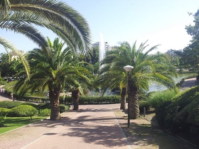 A picnic at the Parque de la Paloma is another of our date ideas in Malaga