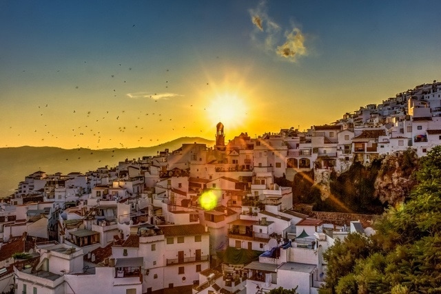 A beautiful time to visit the white towns, this is a perfect fall weekend getaway from Malaga! 