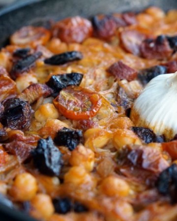baked rice with garbanzos