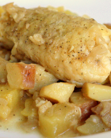Delicious hake with cider and apples.