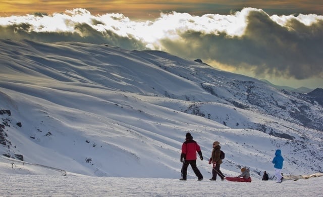 A great reason to visit Malaga in winter is the chance to stay by the beach, but also enjoy winter sports like skiing. 