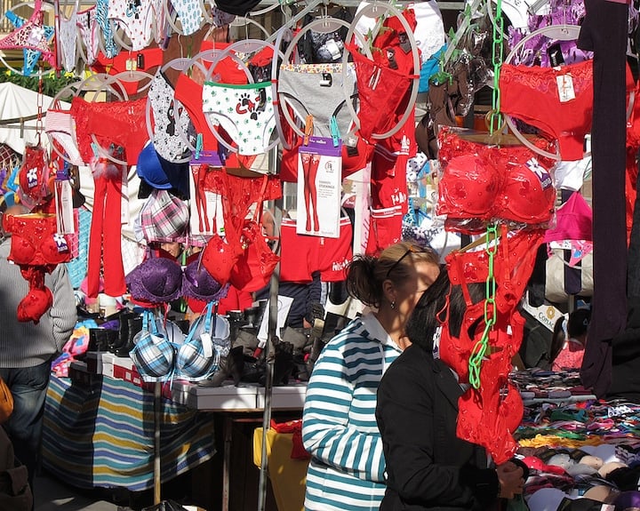 What color New Year's Eve underwear brings luck in Spain?