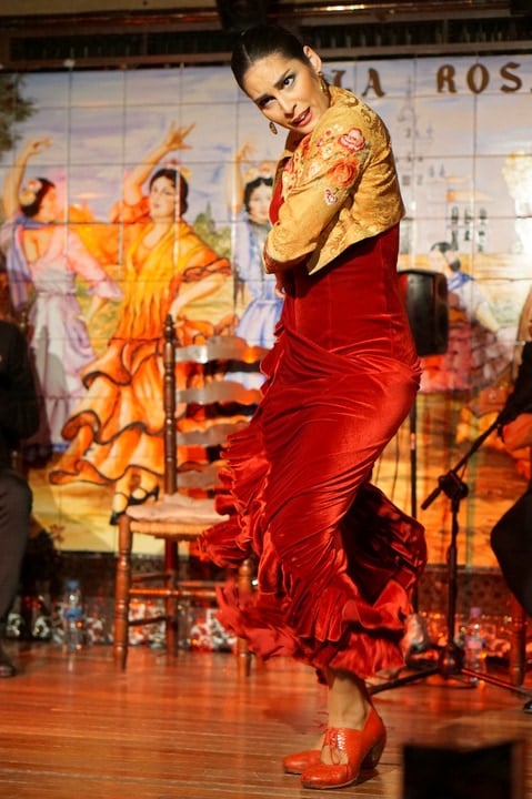 The best places to see flamenco in Madrid. Check out my list of top flamenco shows, flamenco bars, and flamenco tours in Madrid!