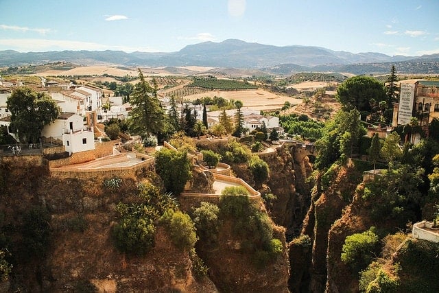Many Malaga wine tours visit the beautiful town of Ronda, a relatively new winemaking community in the Sierras de Malaga