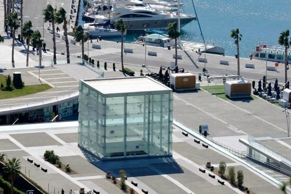 Not sure where to eat near the Malaga cruise port? A place with this lovely view over the port is perfect!