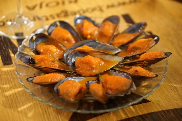 Spicy mussels in Vigo