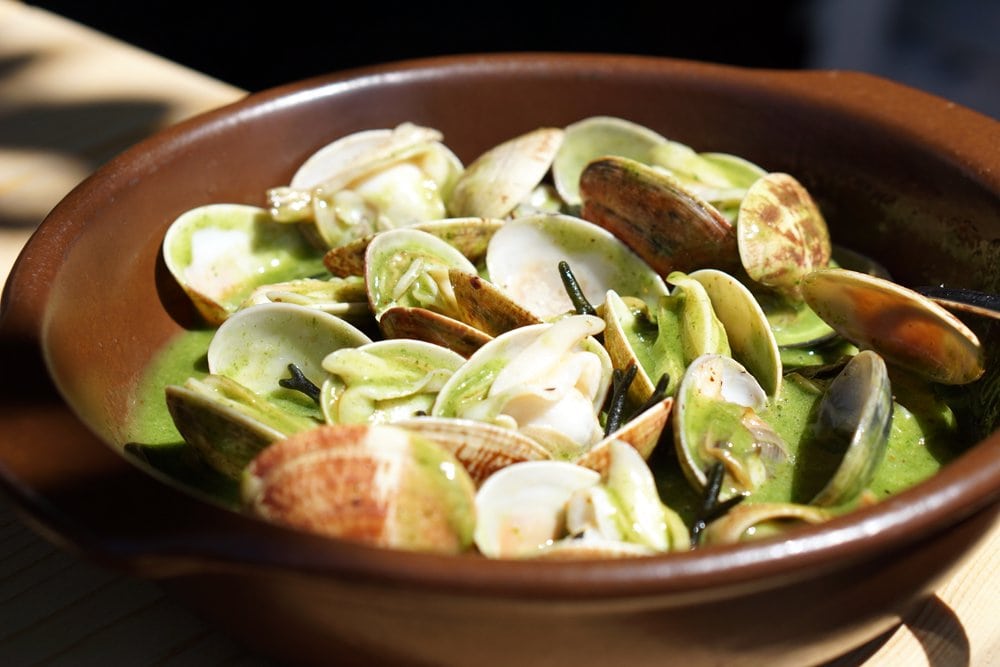 A Moa's excellent clams in green sauce.