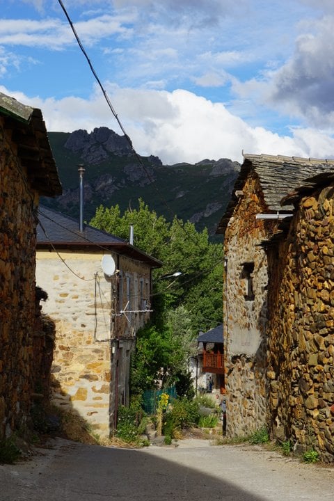 Pozos Leon stone houses