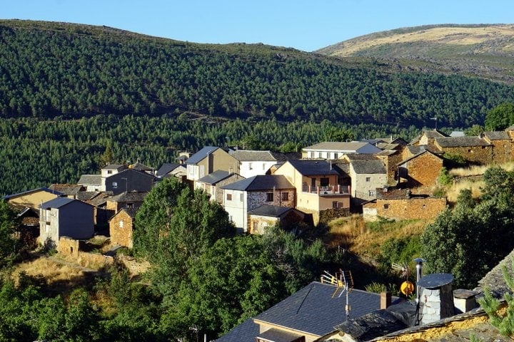 Pozos León Village