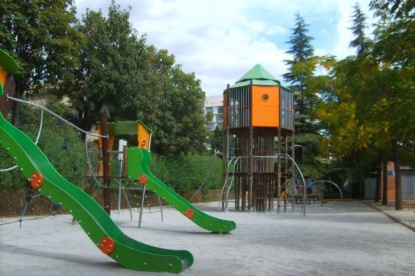 One of the best things to do in Granada with kids is visiting the largest park in the city, Parque Federico García Lorca!