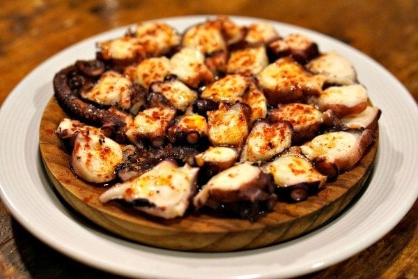 Boiled octopus, topped with paprika: One of the tastiest vegetarian tapas in Santiago!