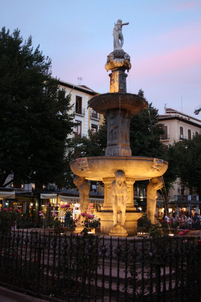 A sculpted fountain in the Plaza de Bib-Rambla, illuminated at night