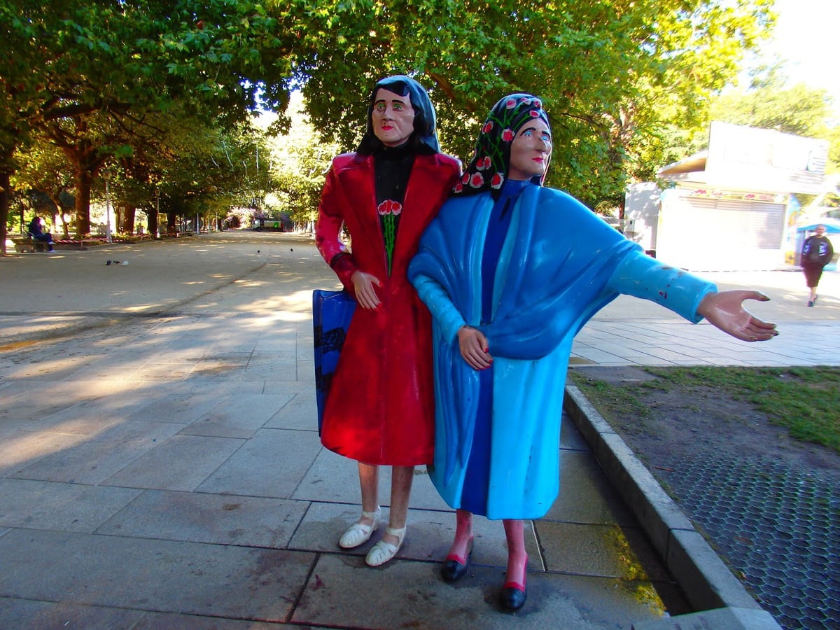 This famous statue in Santiago de Compostela depicts two women who used to walk around the park together with beautiful clothes and makeup! A fun sight to see in Santiago with kids!