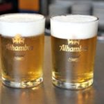 Enjoy a refreshing beer when you go to a language exchange to practice your Spanish, one of the most educational things to do in Granada for free!