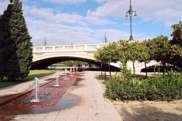 One of the best things to see in Valencia is the green space in the former Turia riverbed, Jardines del Turia.