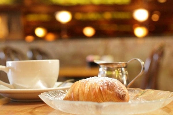 Enjoy a classic breakfast in Valencia at La Petite Brioche. You can't go wrong with a croissant? 