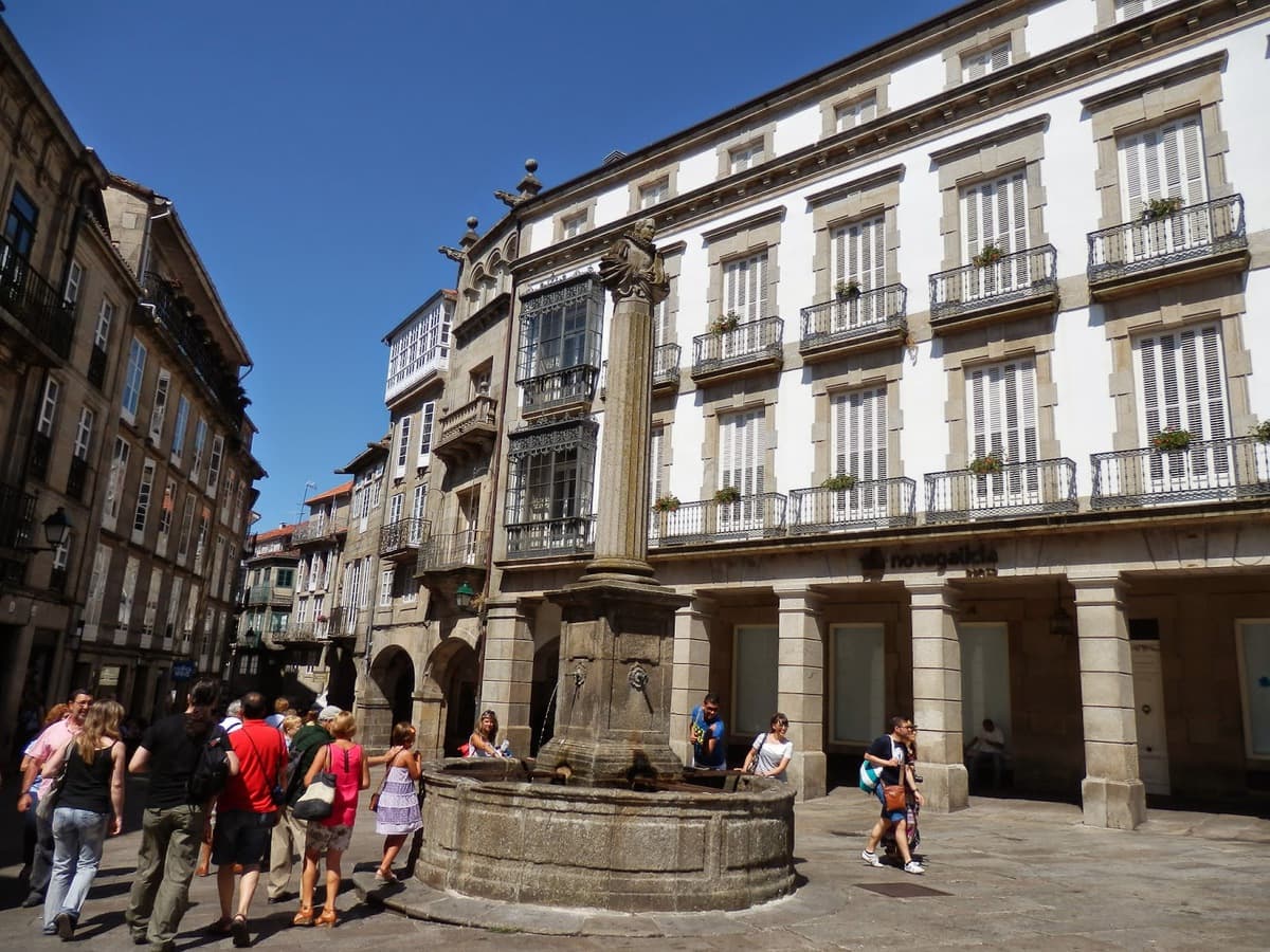 If you're visiting Santiago with kids, you won't want to miss this plaza and the fun thing locals do!