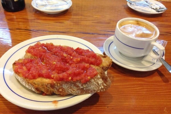 Tostada con tomate might just be the best breakfast in Granada, if not in Spain!