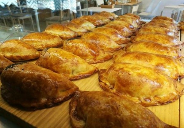 When looking for the best pastry shops in Valencia, the empanadillas from Pan Pan Atelier alone make it a contender