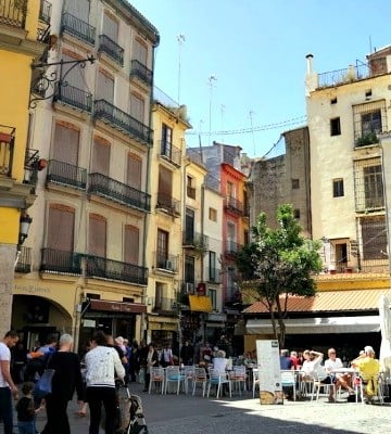 Not sure where to stay in Valencia? If sightseeing is your main goal, consider the Old Town (Ciutat Vella).