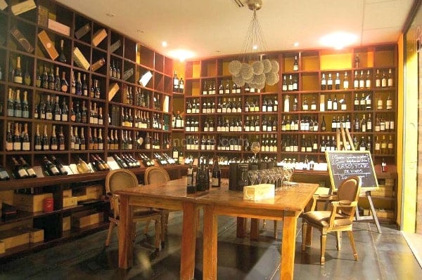 Enópata is one of our favorite wine bars in Valencia!