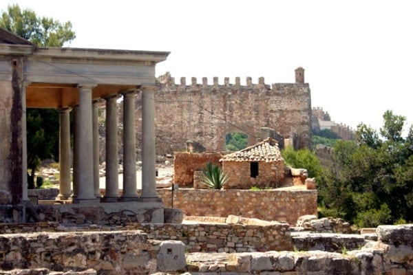 Sagunto is one of our favorite day trips from Valencia. There's so much history in this small town!