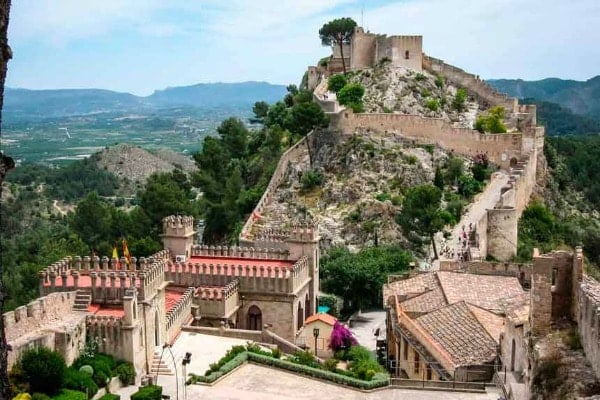 Visit the famous castle in Xàtiva, one of our favorite day trips from Valencia!