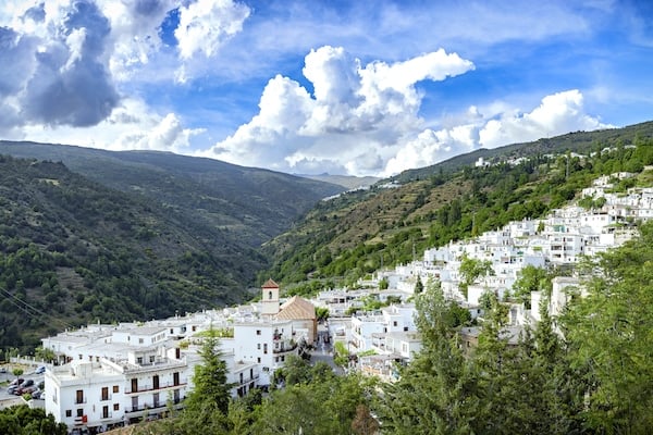 Balneario de Lanjarón, located in the beautiful Alpujarras, is one of the most luxurious hotels with pools in Granada!