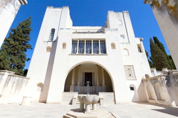 Fundación Rodríguez Acosta is one of the best art museums in Granada. 