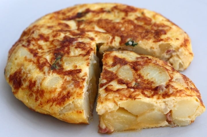 Spanish tortilla with ham and peas recipe