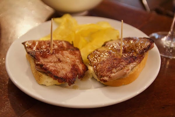 The most delicious experience in Granada for free: the tapa that comes with every drink you order!