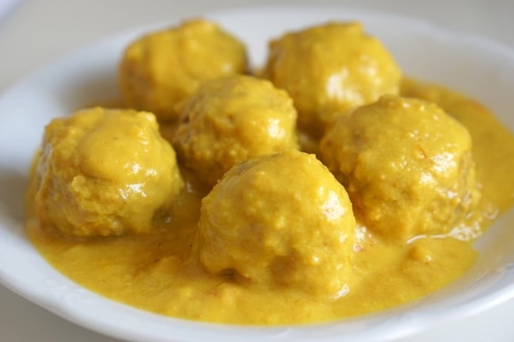 Meatballs in Almond Sauce Recipe - Spanish Albóndigas en Salsa de Almendras