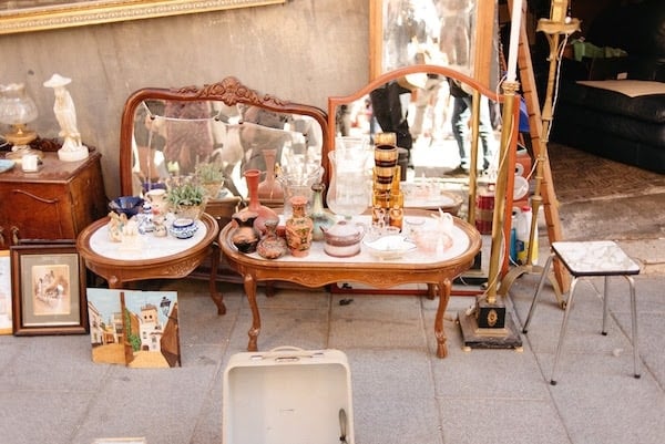 Strolling through the Cortijo de Torres flea market is one of the most popular local activities in Malaga on Sundays!