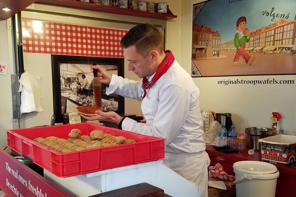 must try foods in Amsterdam - hot stroopwafel