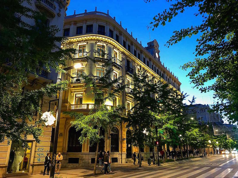 One of the best family-friendly hotels in Granada is Suites Gran Vía 44, a beautiful building with full family apartments on Granada's main avenue. 